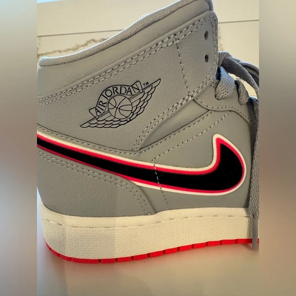 Air Jordan 1 Mid Wolf Grey Racer Pink Black (GS) - 5Y (Womans 6.5)